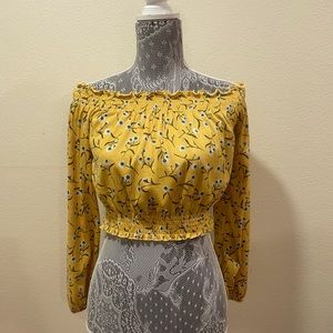 NWT Crop top. Size small